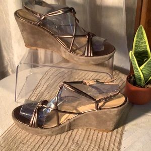 Esibiusi beautiful bronze sandal with suede heel. Size 40. Made in Italy